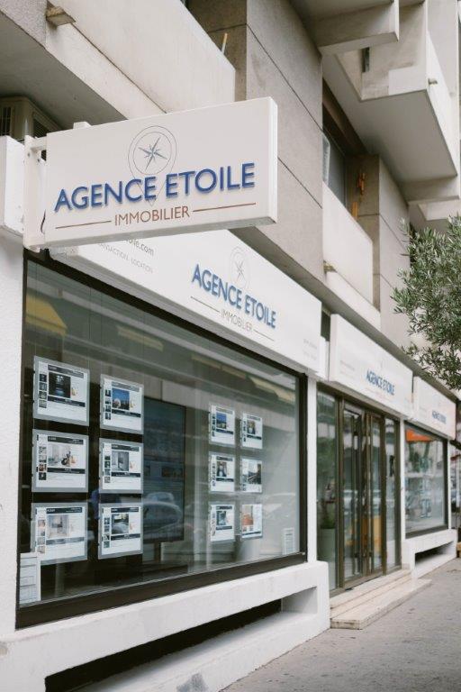 Vitrine de l’Agence Étoile Mermoz, 166 rue Jean Mermoz à Marseille